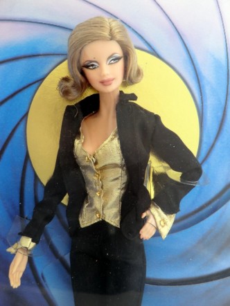 3-bond-girls-golfinger